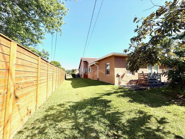 434 Se Doat St, House other with 3 bedrooms, 2 bathrooms and null parking in Port St. Lucie FL | Image 6