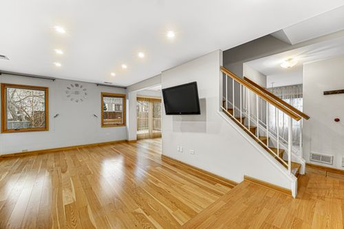 446 Irvine Ct, Wheeling, IL, 60090-5127 | Card Image