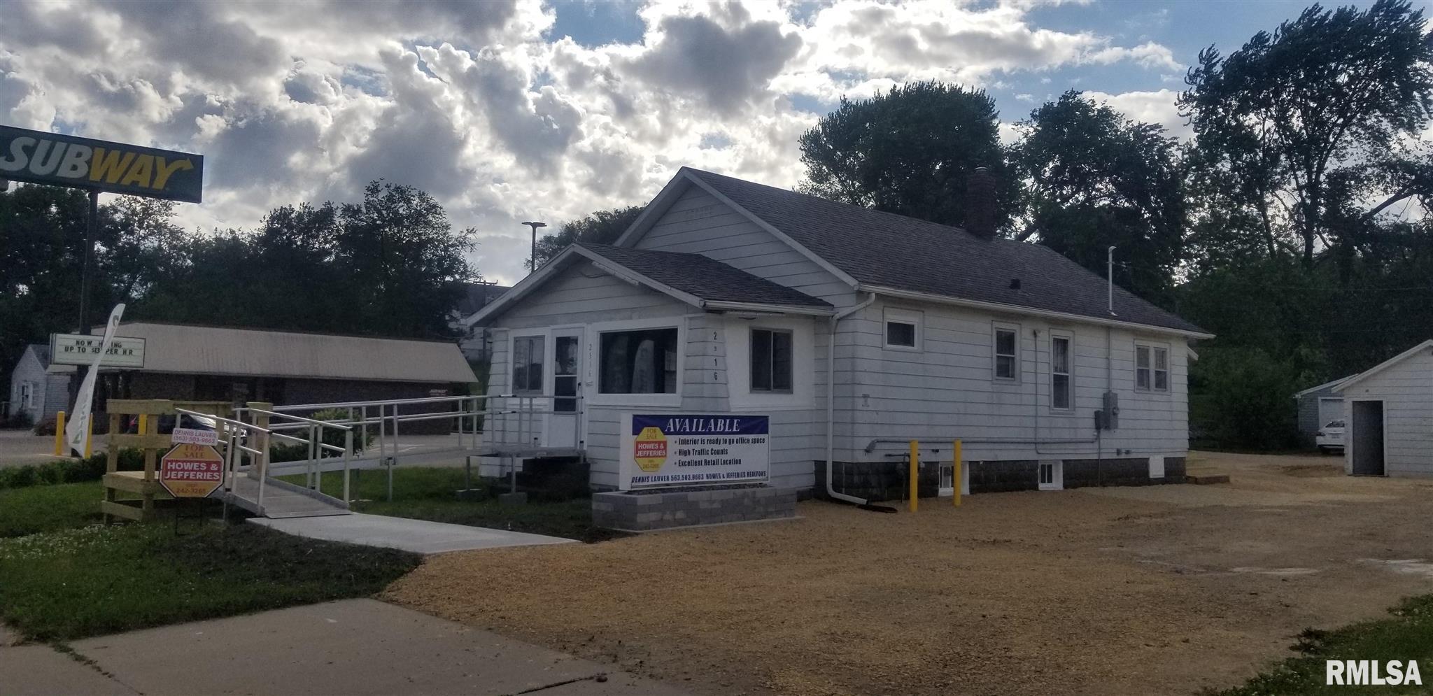 Camanche Ave, Clinton, IA 52732