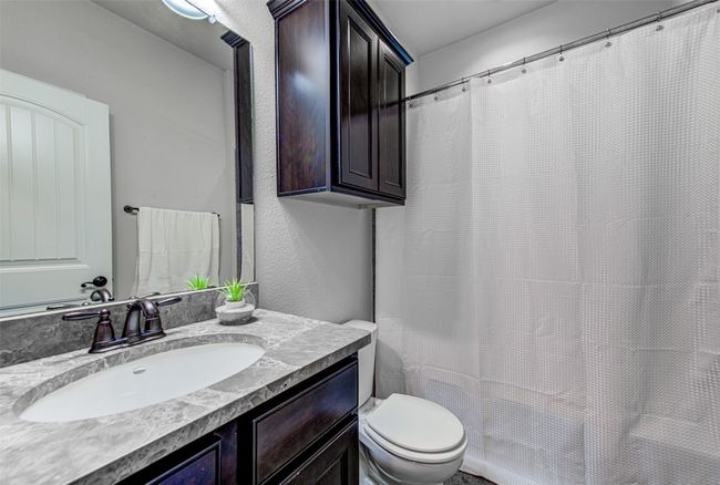 Full guest bathroom with modern fixtures | Image 9