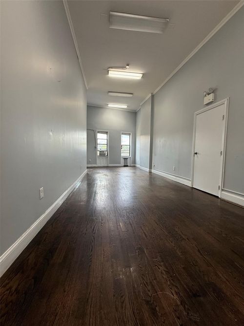 3fl-92 Jamaica Ave, Woodhaven, NY, 11421-2107 | Card Image
