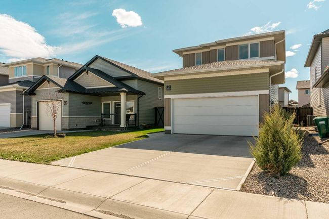 22 Northlander Lane W, Home with 3 bedrooms, 2 bathrooms and 4 parking in Lethbridge AB | Image 2