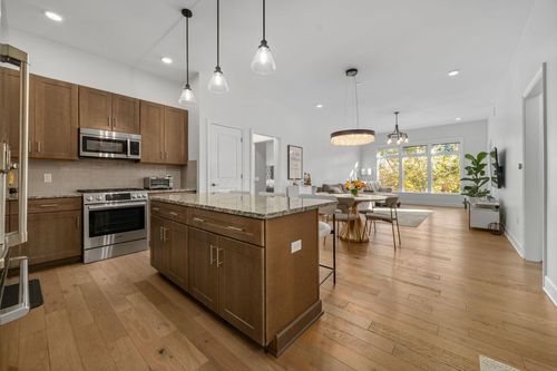 203-828 Bobcat Ave, Columbus, OH, 43212-3918 | Card Image