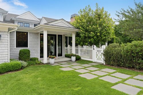 17 Griffing Ave, Westhampton Beach, NY, 11978-2304 | Card Image