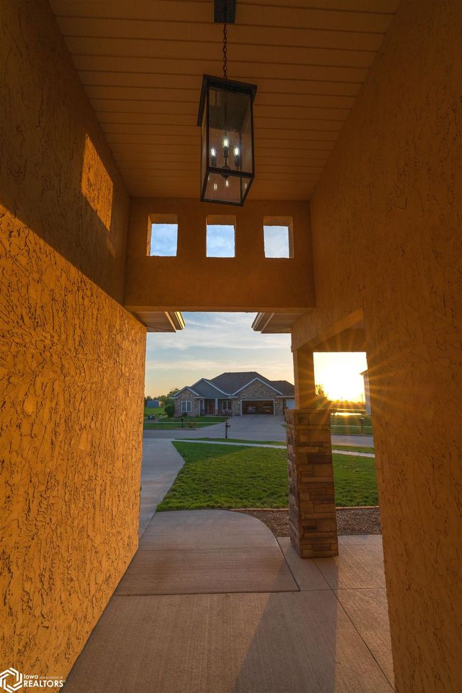 2018 Spaulding Ln, House other with 3 bedrooms, 2 bathrooms and null parking in Grinnell IA | Image 4