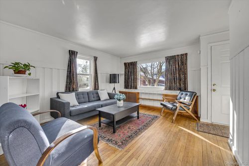 76 Burt Avenue, Huntington, NY, 11768 | Card Image