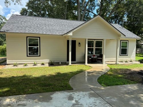 905 8th Street, McComb, MS, 39648 | Card Image