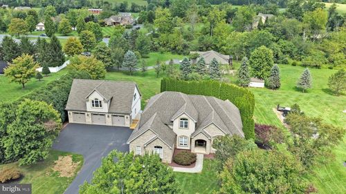 39 Grey Hawk Dr, Orwigsburg, PA, 17961-9172 | Card Image