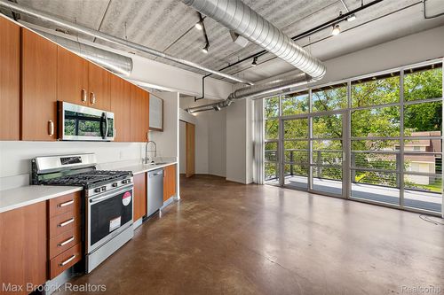 unit-26-333 E Parent Ave, Royal Oak, MI, 48067-3761 | Card Image