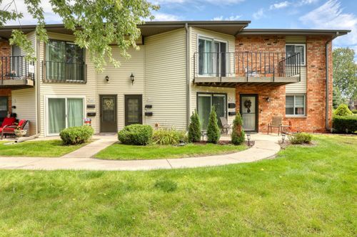 N115W16895 El Camino Dr, Germantown, WI, 53022-3231 | Card Image