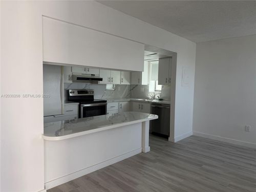 ph08-20200 W Country Club Dr, Aventura, FL, 33180-1673 | Card Image