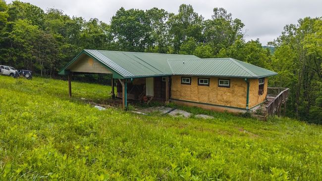 4042 Cabin Land Dr, Home with 3 bedrooms, 3 bathrooms and null parking in Radford VA | Image 5