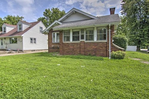 2202 N Church St, Decatur, IL, 62526-4318 | Card Image