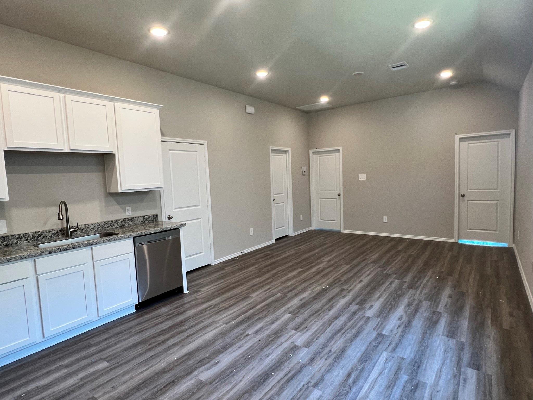 Residential Lease in Willis 4