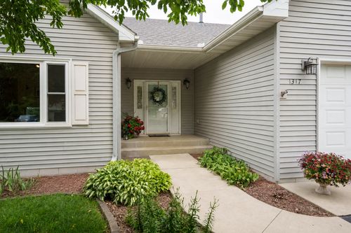 1317 7th St N, Cannon Falls, MN, 55009-1134 | Card Image