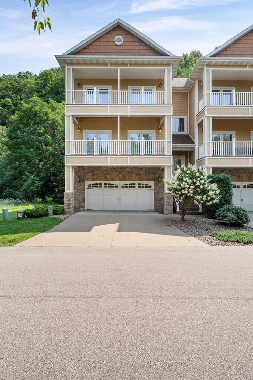 1322 Sunset Court, La Crosse, WI, 54601 | Card Image