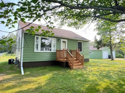 8218 Vinland St, Duluth, MN, 55810-1457 | Card Image
