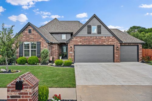 2108 Lester Ave, Bartlesville, OK, 74006-7035 | Card Image