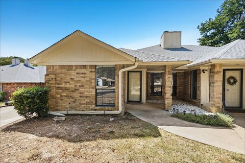 7806 Laver Ct, Fort Worth, TX, 76112-4519 | Card Image