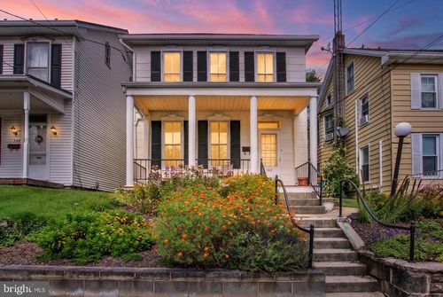 140 S Broad St, WAYNESBORO, PA, 17268-1613 | Card Image