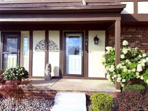 104 Lac Sainte Claire Dr, Saint Clair Shores, MI, 48082-1388 | Card Image