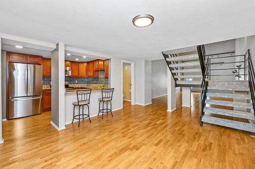 1023-270 E Highland Avenue, MILWAUKEE, WI, 53202 | Card Image