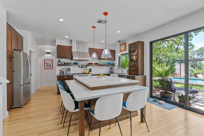10933 Beachmont Ln, House other with 5 bedrooms, 3 bathrooms and 2 parking in Austin TX | Image 8