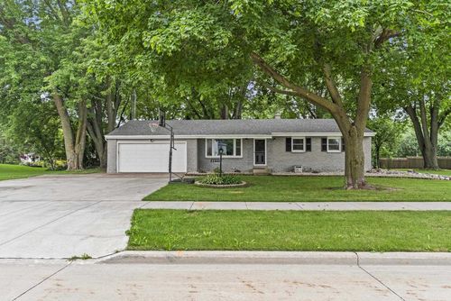 2899 W 9th Avenue, OSHKOSH, WI, 54904 | Card Image