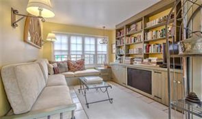 2722 Montcalm Cres Sw, House detached with 4 bedrooms, 2 bathrooms and 3 parking in Calgary AB | Image 4