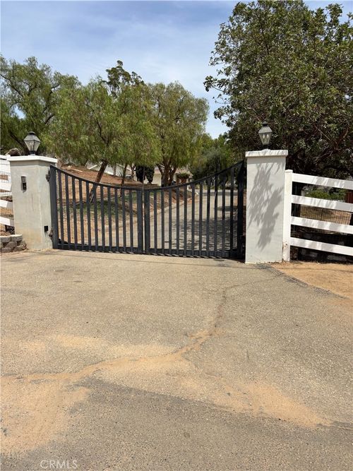 8940 Running Gun Ln, Moreno Valley, CA, 92557-0703 | Card Image