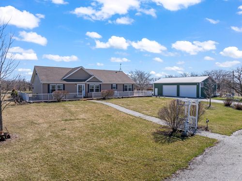 3015 N 1600 East Rd, Clifton, IL, 60927-7044 | Card Image