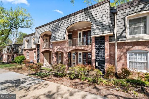 92-8229 Kings Charter Ln, SPRINGFIELD, VA, 22152-1103 | Card Image