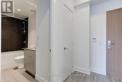 3509 - 7 Grenville St, Condo with 2 bedrooms, 1 bathrooms and null parking in Toronto ON | Image 3