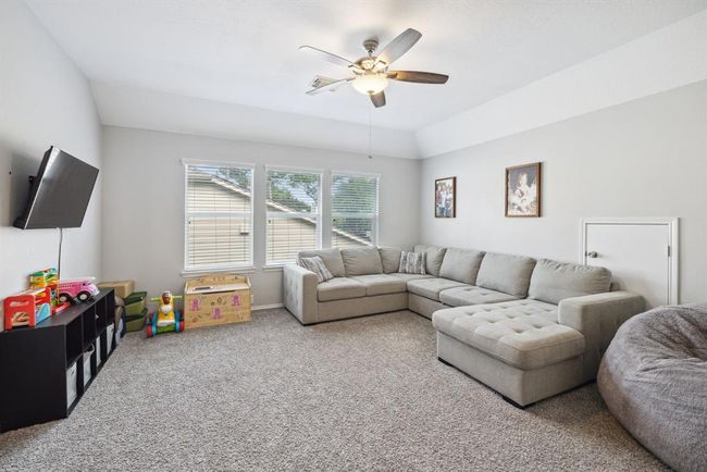 Plenty of space in the game room | Image 23
