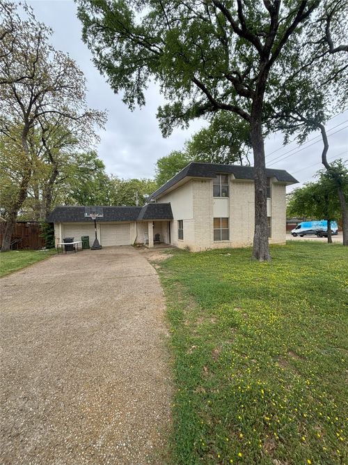 701 Rocky Canyon Rd, Arlington, TX, 76012-4116 | Card Image