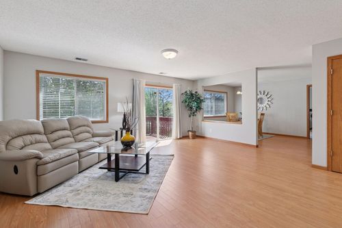 1515 Yorkshire Ln, Shakopee, MN, 55379-7015 | Card Image