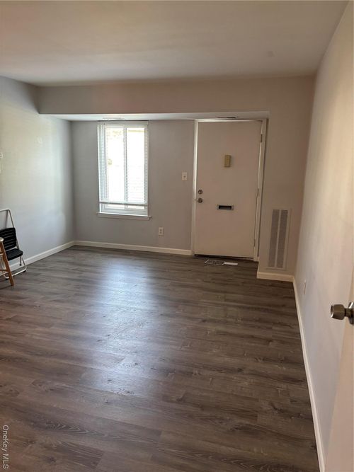 3 Osage Ct, Coram, NY, 11727-1517 | Card Image