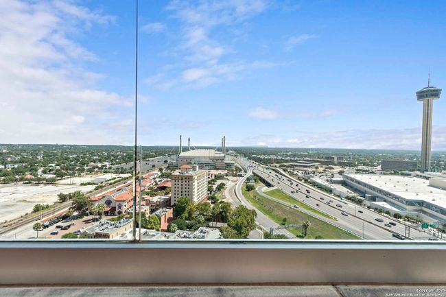 APT-109 - 215 Center, Condo with 2 bedrooms, 3 bathrooms and null parking in San Antonio TX | Image 35