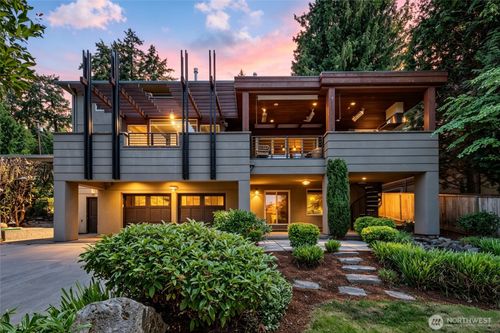 3225 W Mercer Way, Mercer Island, WA, 98040-2539 | Card Image