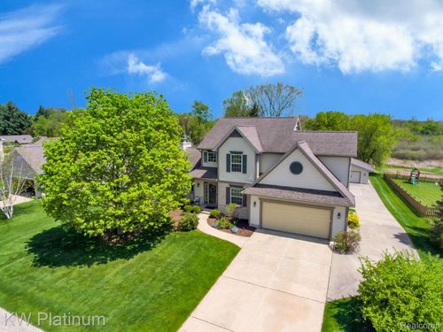 2410 Renfrew Way, Lansing, MI, 48911-6398 | Card Image