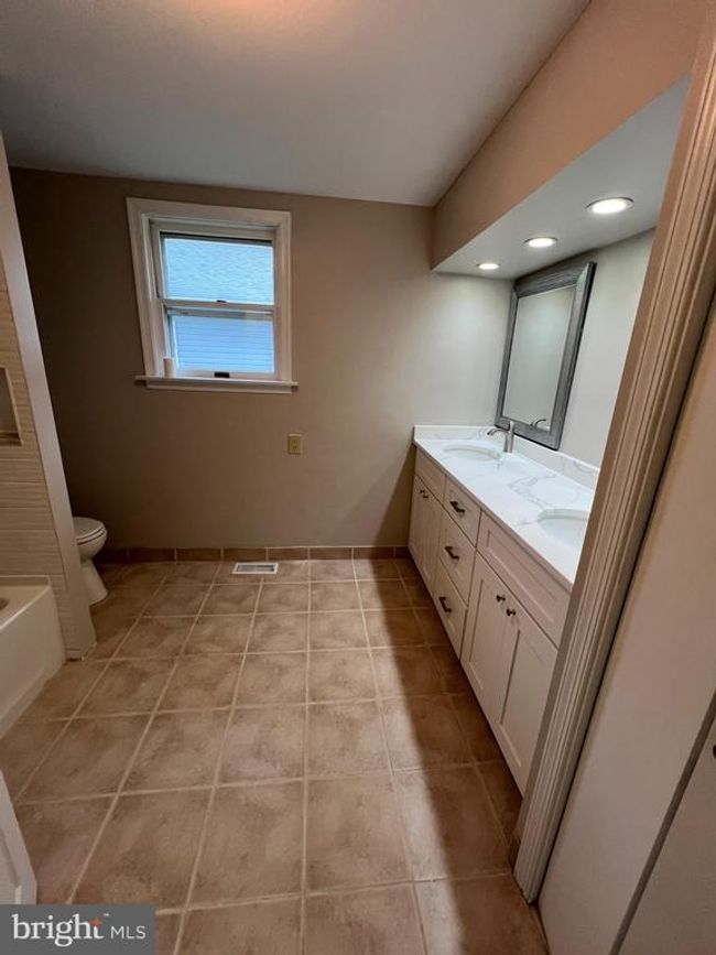 41 N Clinton Ave, House other with 3 bedrooms, 1 bathrooms and null parking in MAPLE SHADE NJ | Image 9