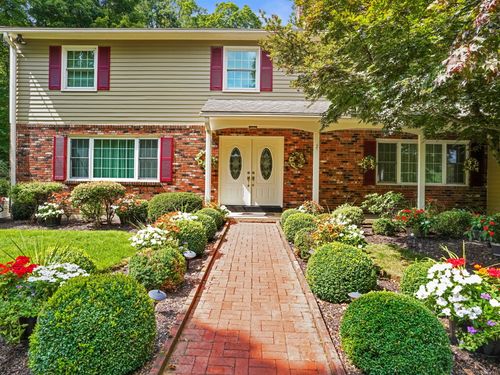 35 Red Barn Rd, Trumbull, CT, 06611-1060 | Card Image