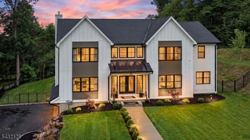 49 Upper Dr, Watchung, NJ, 07069-3710 | Card Image