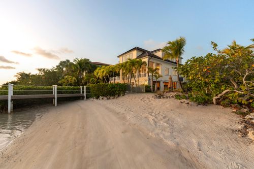 24 Cannon Royal Dr, Key West, FL, 33040-7803 | Card Image