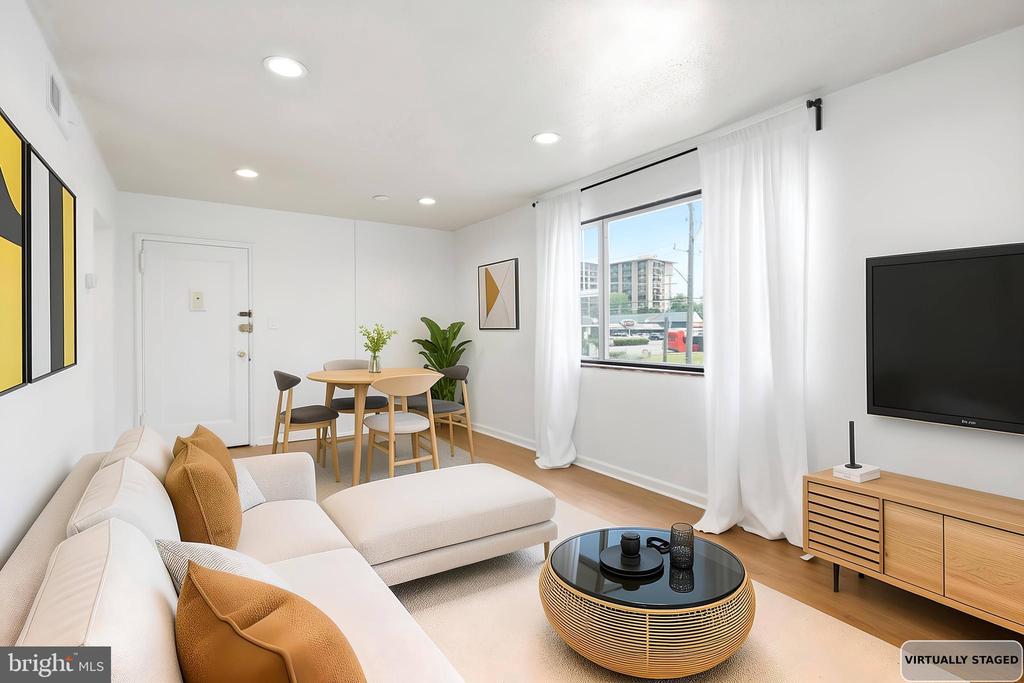 Residential in FALLS CHURCH
