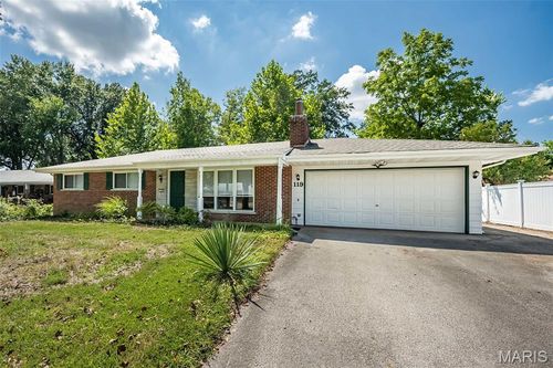 119 Smith Dr, Ballwin, MO, 63011-3019 | Card Image