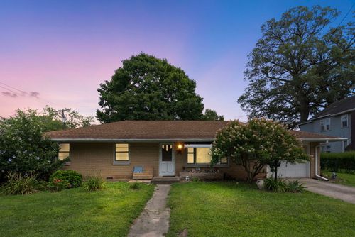 424 N 4th St, Watseka, IL, 60970-1318 | Card Image