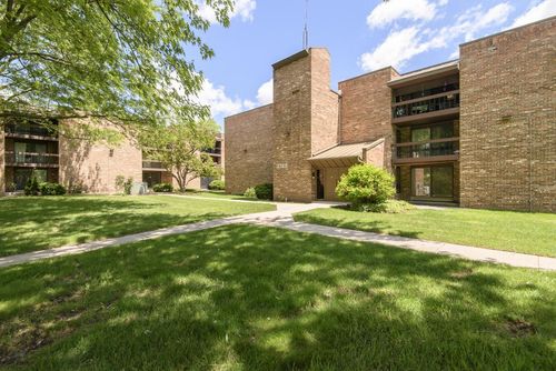 102-3749 N 88th Street, Milwaukee, WI, 53222 | Card Image