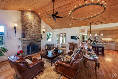 655 W Grant St, Healdsburg, CA, 95448-9607 | Card Image