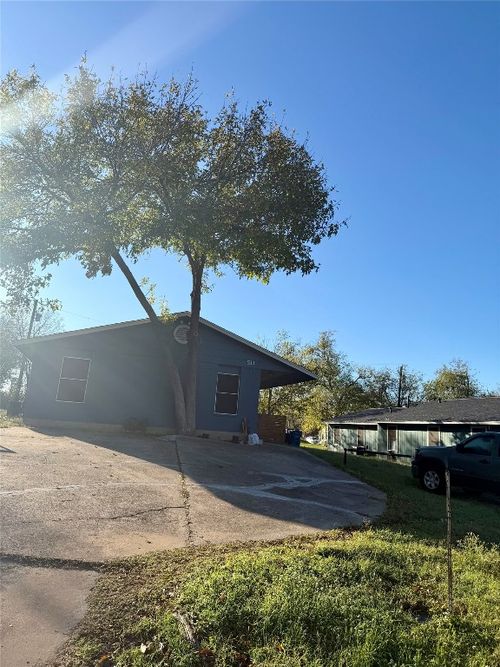 a-511 Central Ave, Elgin, TX, 78621-2825 | Card Image